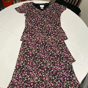 KARIN STEVENS Women’s Blouse & Skirt set. Size 10. Beautiful Set.